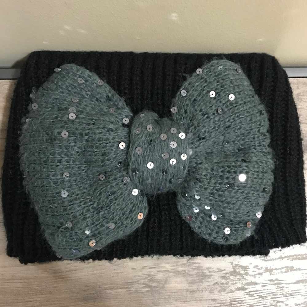 ❗️PRICE FIRM❗️Betsey Johnson Bow Scarf
